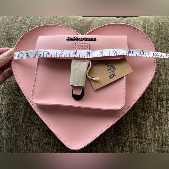 pink dr.martens heart purse - Picture 12 of 14